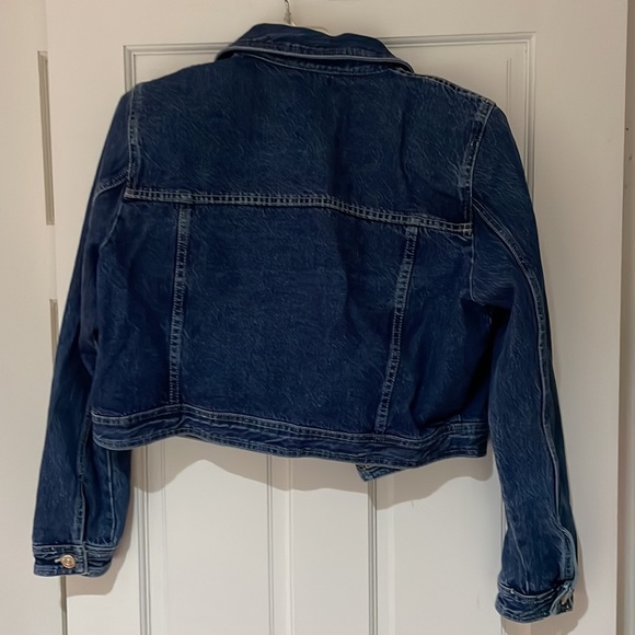 Zara cropped jean jacket with shoulder pads in size medium - Picture 3 of 4
